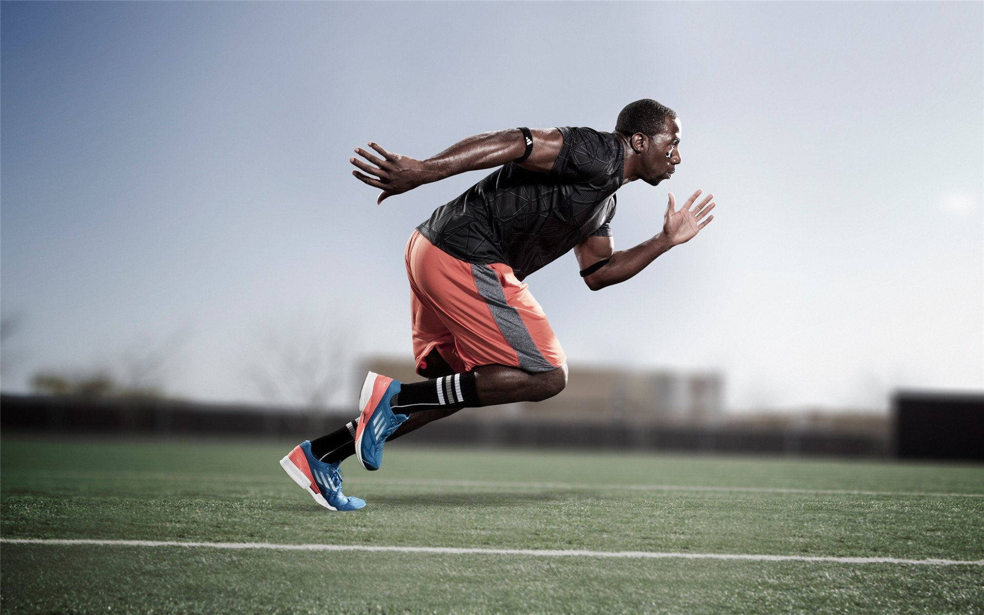 体育新闻中心联赛形势观察，体育新闻赛后总结