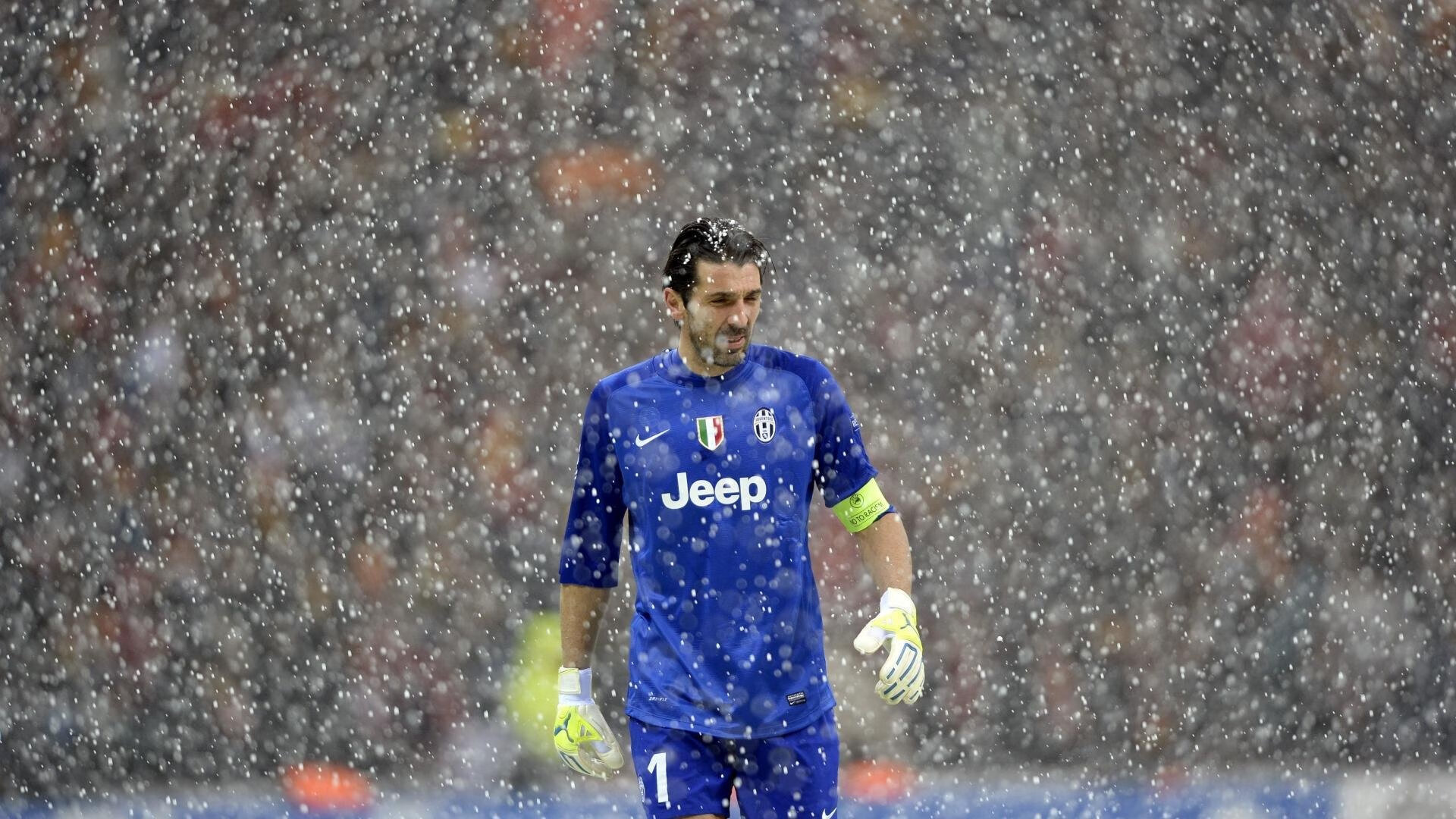 开云体育在线入口-希腊女篮在欧洲锦标赛中继续豪夺冠军，荣耀传承不息，希腊女球迷